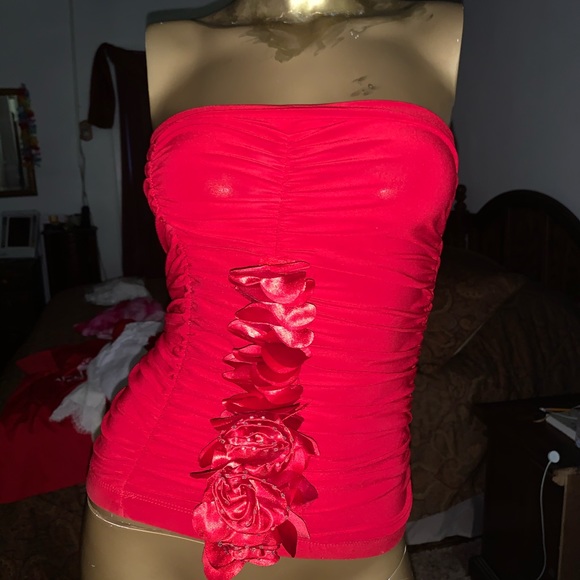 Black or red floral tube top - Picture 3 of 4